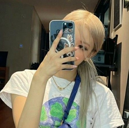 feminologism's tweet photo. #kimlip #rose #LOONA #BLACKPINK https://t.co/MnxP9DjoEO