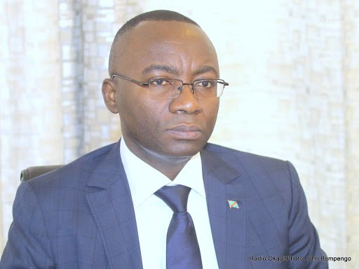 elogemwandwe's tweet photo. Nous vous confirmons que #NorbertBASENGEZI et @NehemieMwilanya sont les deux individus qui nous reproduisent ces jours-ci les fake documents pour discréditer le Président du @senatrdc
Ils doivent savoir que le Professeur @PLukwebo est un leader national et non tribal comme eux. https://t.co/TTqd0ByDSQ