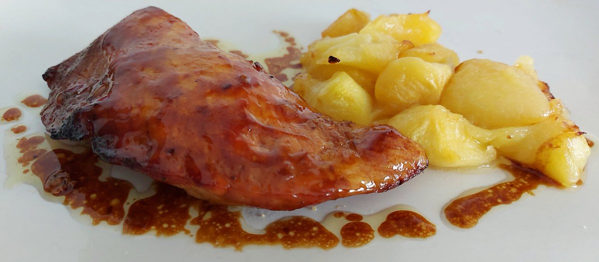 comocomodiadia's tweet photo. #secretoiberico lacado: #mostaza, #miel, #salsadesoja, #aove, #sal y #vinagredemodena.... con #mazanas #glaseadas en... #guisoyo #comocomodiadia https://t.co/ATUOxI8AUO