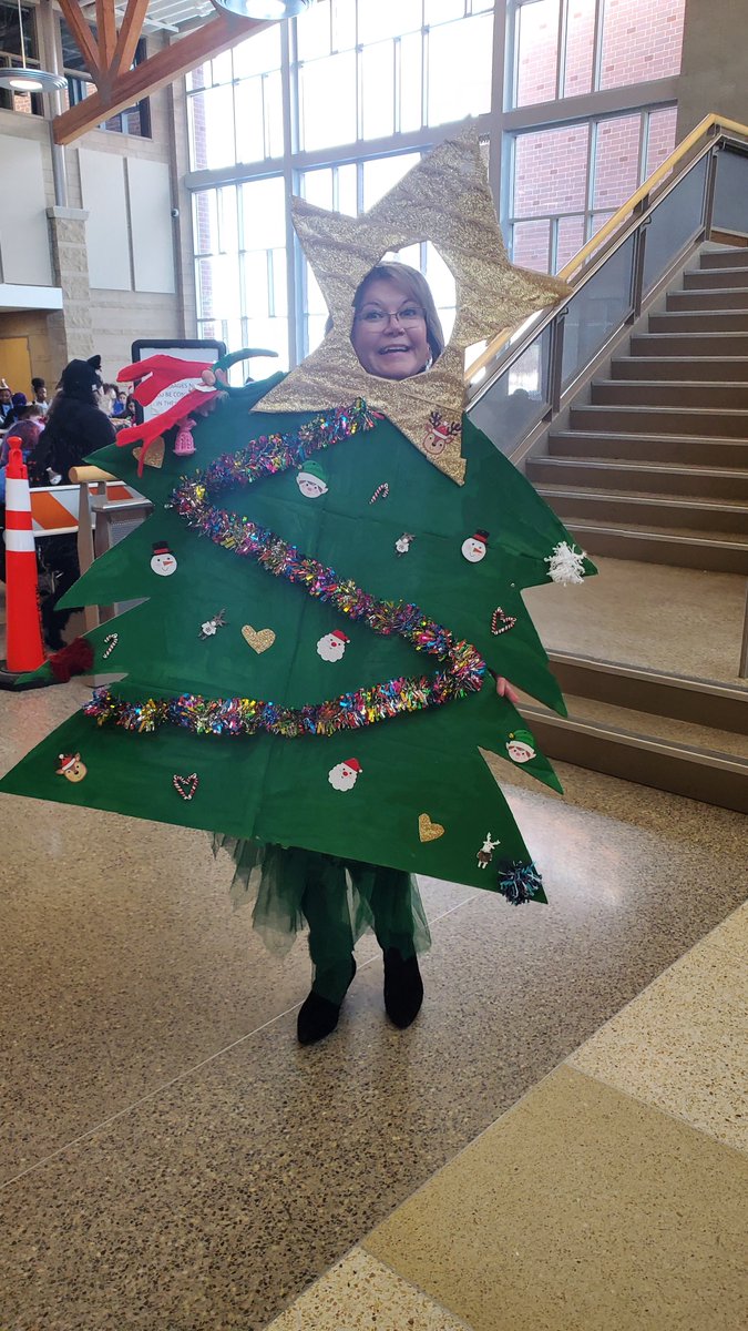 Mrs. Weber is brightening student and staffs day with a musical number, she is such a STAR!
#Holidays <a href="/WFPSchools/">West Fargo Public Schools</a>  #DistrictOfChoice #treeoflife #workfamily #DancingQueenChallenge #worklifebalance #vacationmode