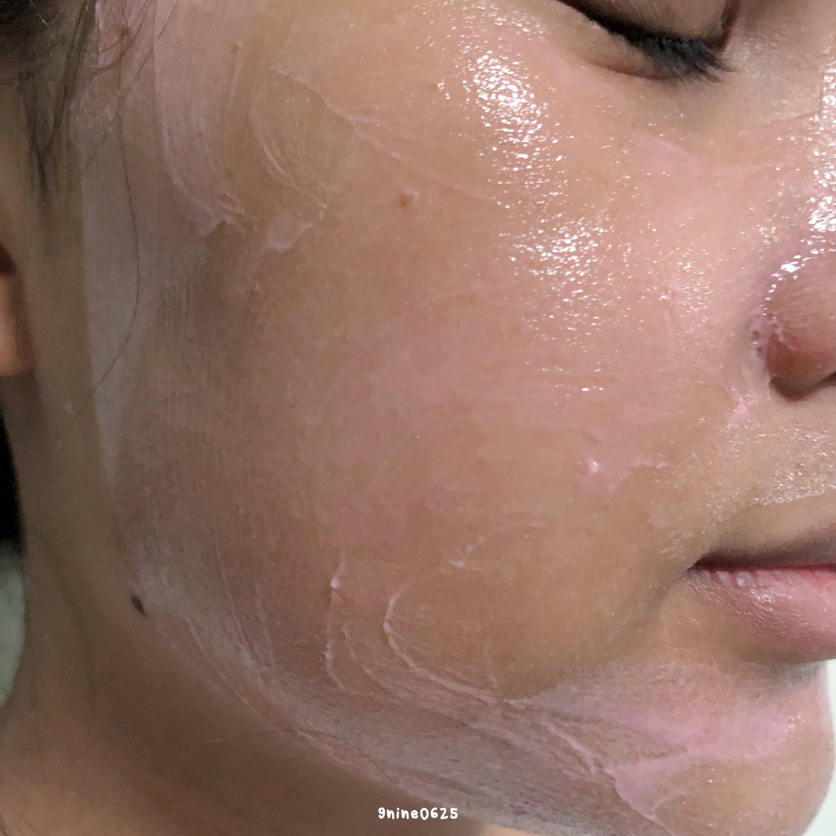 9nine0625's tweet photo. ใช้ไปคอร์สนึงแล้วติดใจ จัดมาอีกซักคอร์สสำหรับ #SKINTOX ดีท็อกซ์ผิวเนื้อสีชมพู🎀 ทาทั่วใบหน้าและลำคอทิ้งไว้ประมาณ 5-15 นาที ปล.ระหว่างใช้บางคนอาจจะรู้สึกยุบยิบๆนิดนึง ไม่ต้องตกใจน้า คืออาการปกติค่ะ 5555555 เราชอบมาก สะใจดี🤣

#TOUCHAA #Geminineรีวิว #ใช้ดีบอกต่อ #ใช้จริงรีวิวจริง https://t.co/2IbVvOek4m