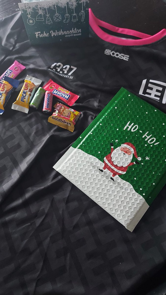 Frankfurt FraGGers (@frafraggers) on Twitter photo Wenn <a href="/XOOSEtweet/">XOOSE.de</a> etwas zu #Weihnachten 🎅 schickt ist es on Point! 
Die Überraschung ist gelungen! Wenn <a href="/XOOSEtweet/">XOOSE.de</a> etwas zu #Weihnachten 🎅 schickt ist es on Point! 
Die Überraschung ist gelungen!