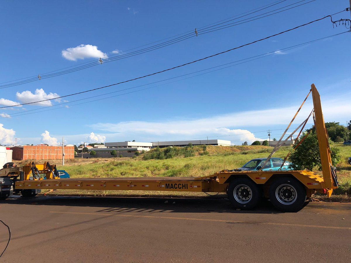 ruralvendas's tweet photo. MACCHI

Carreta Prancha Rebaixada Dois Eixos Alto Elevada.

  área útil 14 mts
  largura 3,20 
  pescoço 3 mts
  rampas com acionamento hidráulico 
  24 ganchos amarração
  sistema elétrico completo

(44)3639-6701
(44)9-8803-4836 ERIC

@macchiimplementosagricolas 
@ericvalentim https://t.co/AdyJ65D1M6