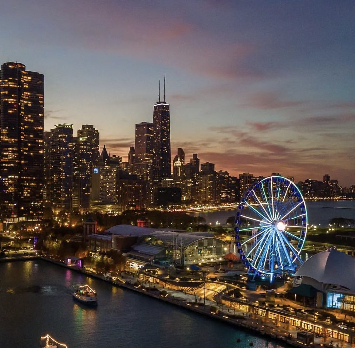 Flykube_UK's tweet photo. 📍Navy Pier, Chicago, Illinois 

Navy Pier is the original home of the first Ferris wheel, constructed by G.Ferris in 1893! This first wheel was created to promote the World Colombian Exposition that was held in Chicago that year🎡⚡️

#navypier #Illinois #Chicago #usa #america https://t.co/cQIvi0bWNJ