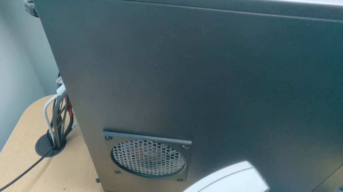 Magic_Banana_'s tweet photo. @FractalDesignNA Would be a nice upgrade from my meshify c that I modded https://t.co/VF0vpgFd2d