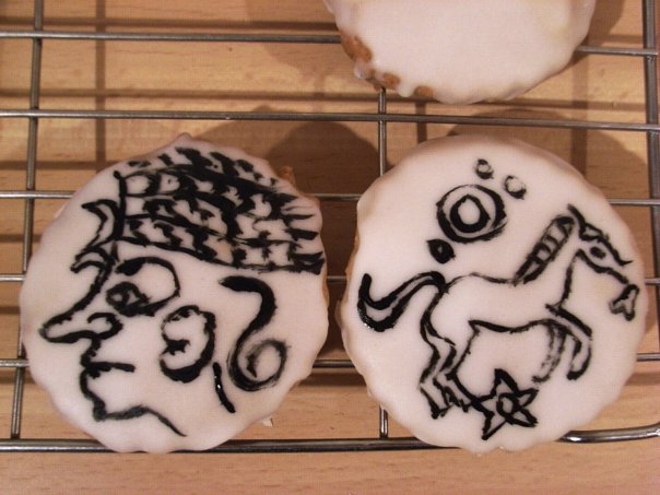 DrFrancisYoung's tweet photo. Remembering that time back in 2007 that I carefully re-created Iron Age coins of the Iceni and Trinovantes as Christmas biscuits 🍪 https://t.co/047ScY7dXy