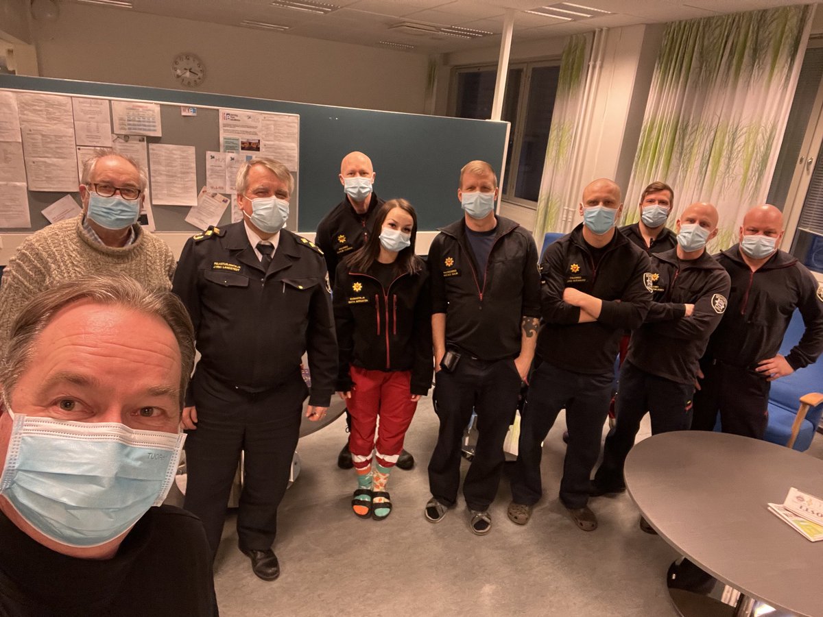 JuhaNyberg's tweet photo. Viimeistä viedään puheenjohtajien asemakierroksella #kupelastus #hyvinkäänasema #hyvääjoulua #kiitoshenkilöstölle #kahdeksanasemaakierretty #pelastuslaitos #keskiuusimaa https://t.co/xG7GUXdUAB