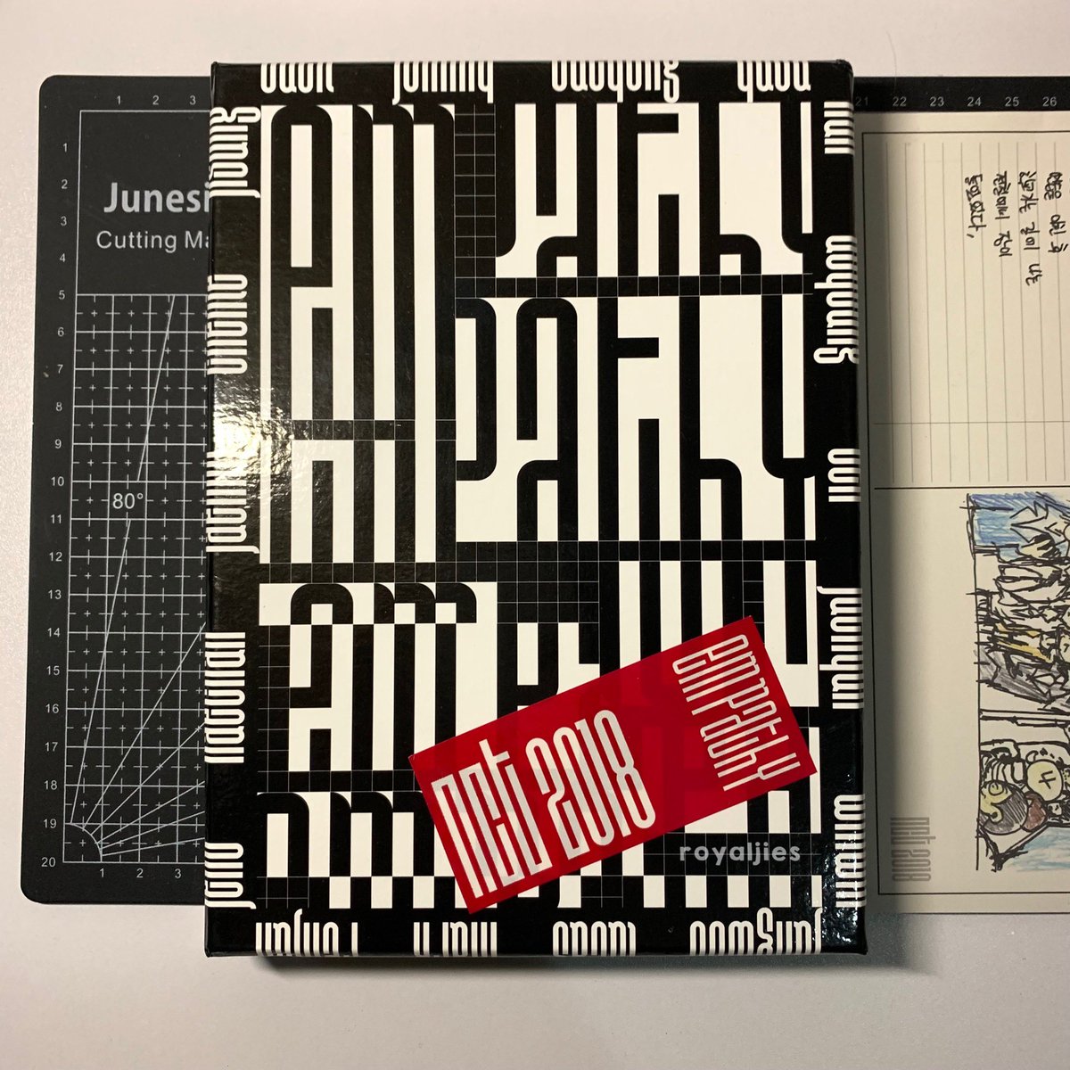 punyakayes's tweet photo. 💌 — 𝐡𝐚𝐩𝐩𝐲 𝐦𝐚𝐢𝐥 !! ♡
i got empathy album + diary taeyong from kak @nomincityxx_ thankyou ka epell luvv <3 #epelltesti https://t.co/HrXRAJ4Ir8