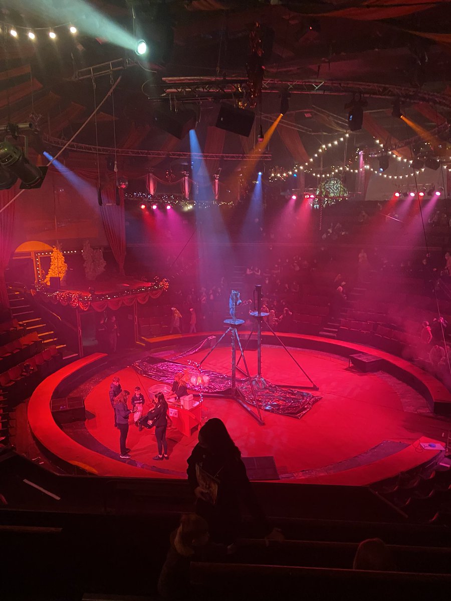 JohnsonKatiea's tweet photo. @hippodromeGY @BenLangley were very excited for the show 🎄🥳🎄🥳 https://t.co/wUwM4FseiI
