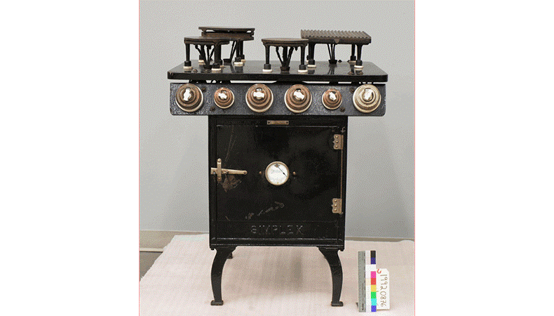 SciTechMuseum's tweet photo. #FromCollection
This Simplex Electric Co. Electric Stove is one of the earliest examples of commercial electric stoves. It may have been used at a reception hosted by Sir Adam Beck to celebrate the first public distribution of electricity in Ontario. https://t.co/EUazRSlkp8