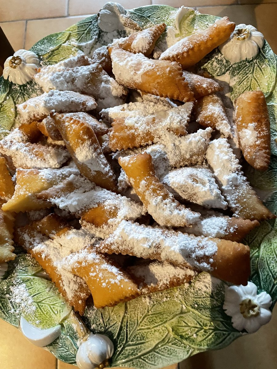 RaymondRinaldi's tweet photo. Bonnes fêtes à tous https://t.co/PbgMT5nJqh