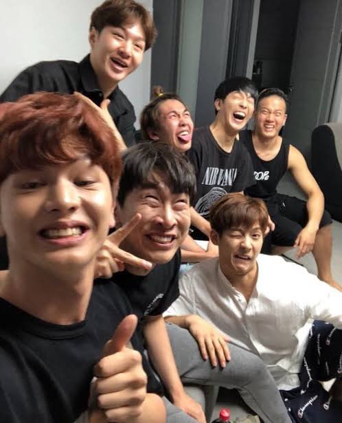 ｱﾛｴ 今夜くらべてみましたでbtobが気になったみなさん 歌が上手いのはもちろん 芸人ドルと言われるほど面白いグルです ぜひ動画みてみてください Btob T Co Grwafwfy6k Twitter