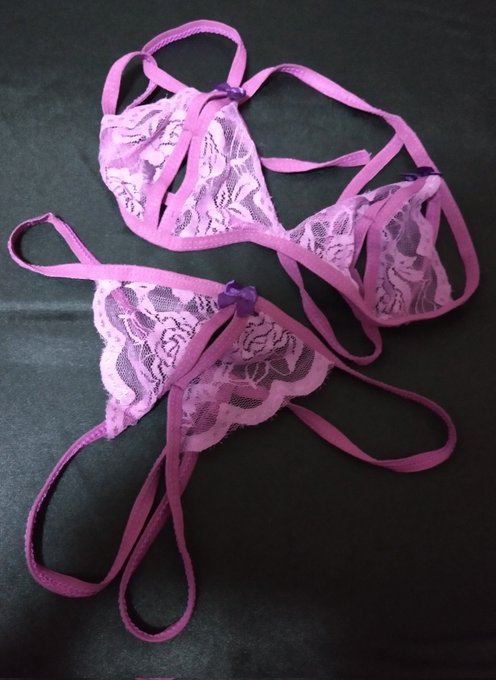 この下着エロくて可愛くないですか？ 先日の撮影の時に着用しました💕 https://t.co/LXGmhp586i<a href="/tag/%E3%81%8A%E3%82%84%E3%81%99%E3%81%BF%E3%81%AA%E3%81%95%E3%81%84"class="tags"><span>#おやすみなさい</span></a><a href="/tag/%E8%89%AF%E3%81%84%E5%A4%A2%E3%81%BF%E3%81%BE%E3%81%97%E3%82%87%E3%81%86%E3%81%AD"class="tags"><span>#良い夢みましょうね</span></a>