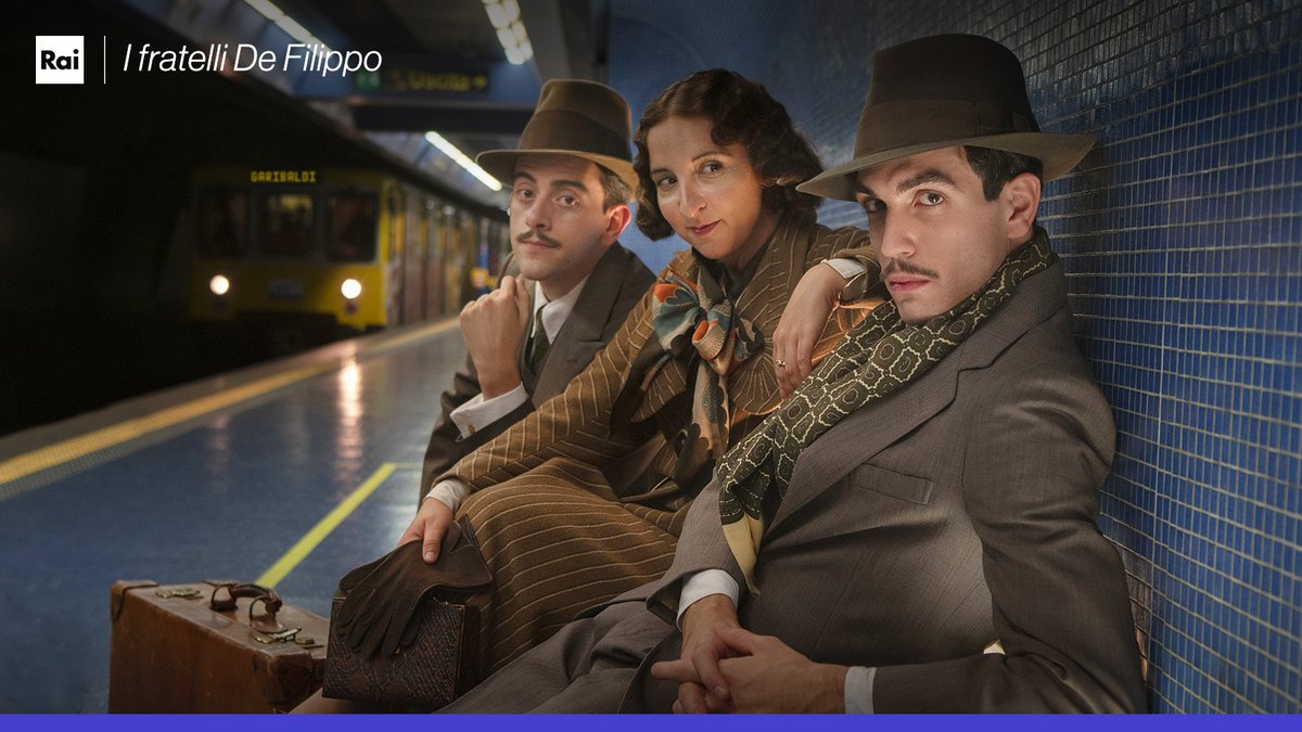 RaiUno's tweet photo. La storia di una ferita familiare che si trasforma in arte e di tre giovani che danno vita a un modo del tutto nuovo di raccontare la realtà con uno sguardo che arriva fino al futuro. 🎭 #IFratelliDeFilippo, stasera, giovedì #30dicembre, alle 21:25 su #Rai1 e @RaiPlay https://t.co/JZdPR1OM7Z