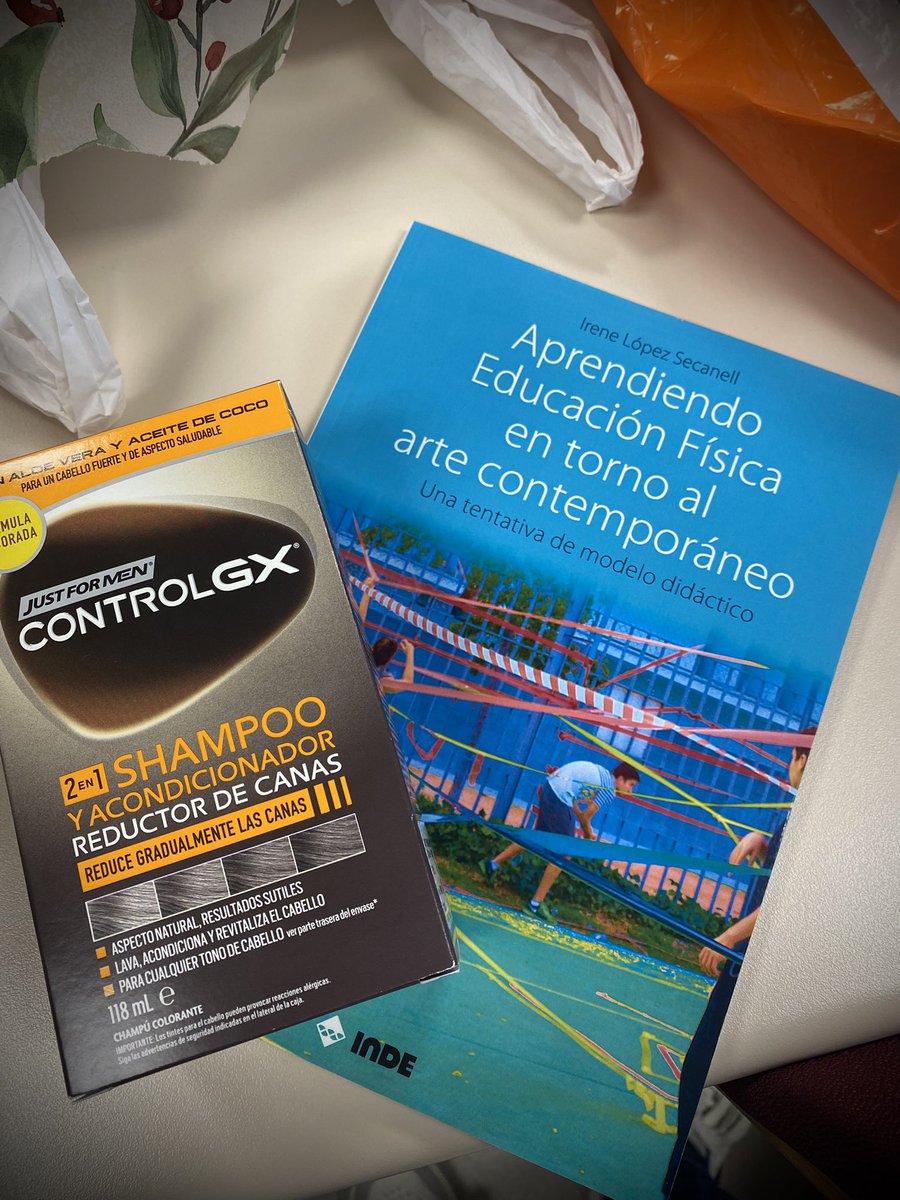 AlfonsoEscrig's tweet photo. Pues nada el amigo invisible @CEFIREambitAE me ha regalado un @JustForMen 😂😂👨🏻‍🦳 y el libro 📕 de @irelopsec #ArtEF 🥰a leerlo 🔍 subrayarlo ✍️ y contaros los ptos 🌟 &amp; 🔩 ya tengo dos para leer y analizar 🤔😅😜en  https://t.co/zeUhftg9du https://t.co/FcgBJrQH3I