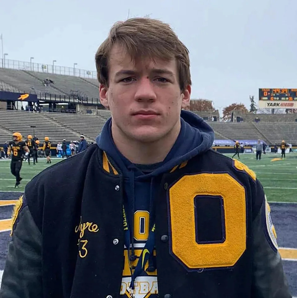 Minuteman04's tweet photo. Hero is an overused term these days. Tate Myre of Oxford, Michigan is a hero, #KyleRittenhouse is not. https://t.co/ui98lK0HYm