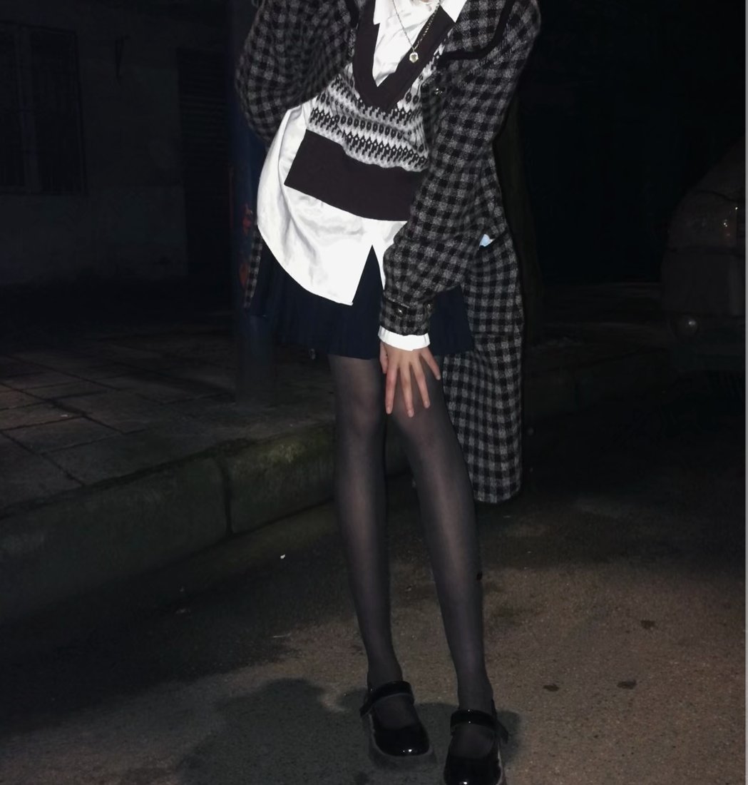 mayikekesiwa's tweet photo. 闺蜜:“这里太黑了我们快走吧...”
我:“没事啦，有我在你放心！（要被操也是先操我）”
#黑丝 #连裤袜 #性幻想 #美腿 #痴汉 #露出 #变态 #强奸 #轮奸 #母狗 #反差婊 https://t.co/0kDRfDPRjn