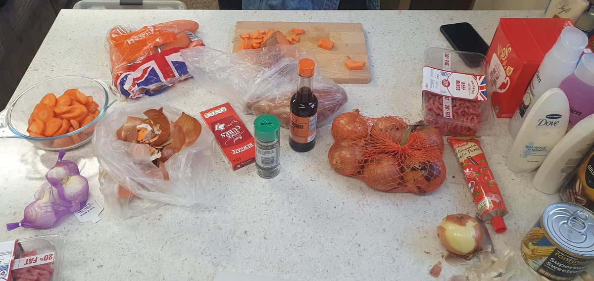 FoundationRich1's tweet photo. How is started VS. How it ended...

Sweet potato Cottage Pie..
A Client has said they were so keen to try but didn't know where to start, so we got done to it..

Recipe Found✅
Shopping List✅
Visit @LidlGB ✅
Follow Recipe✅
Pie Complete ✅

#lifeskills #cookingathome https://t.co/Ta847sujb4