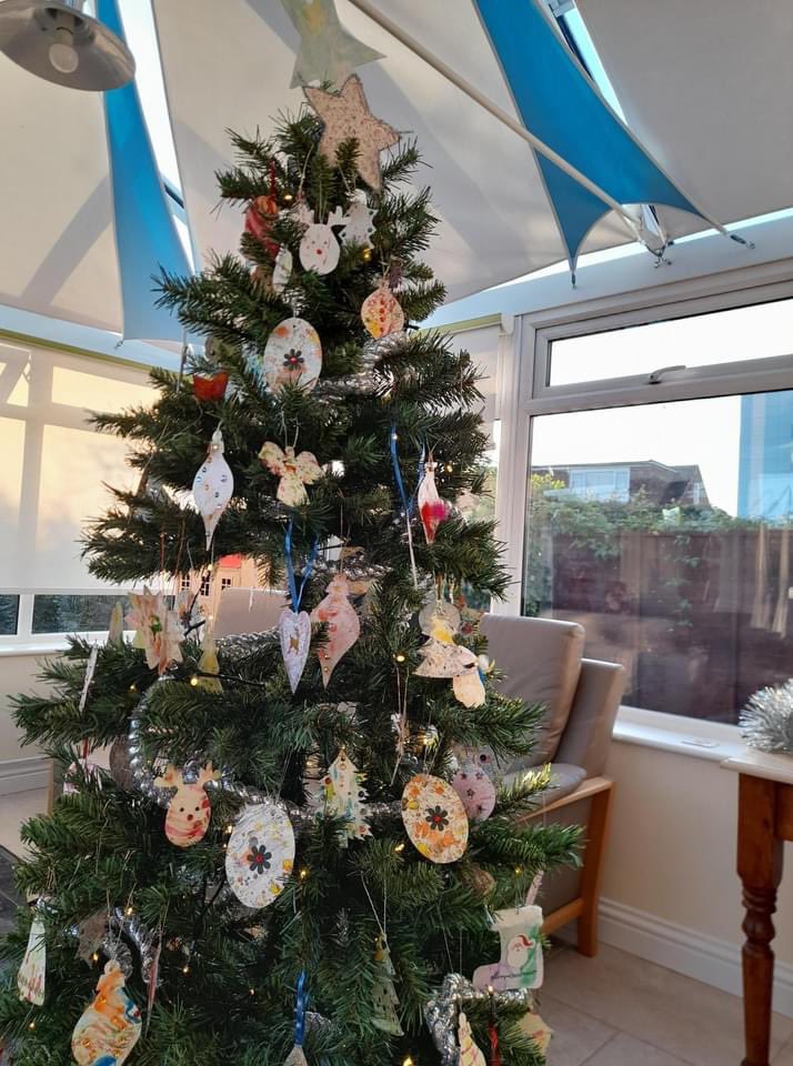 Hitchin Walsworth Evening Guild Arts &amp; Crafts subsection have supported Hitchin’s Holy Saviour Church Christmas Tree Festival for years, winning it in 2019 with decorations made from quilling paper strips. This year they were inspired to create marbling paper decorations.