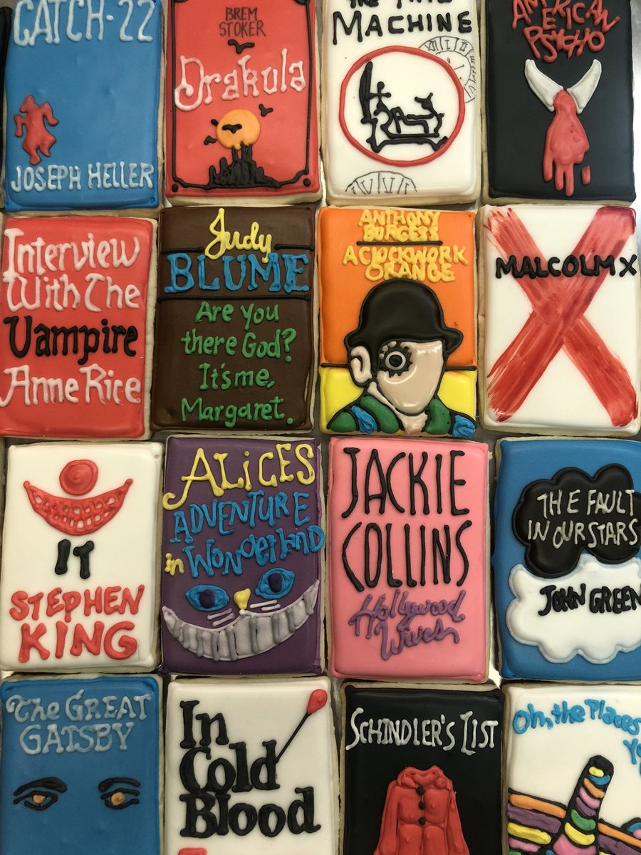 BombshellCupca's tweet photo. Just finished my favorite cookie set of ALL TIME! Who’s your fave? #sugarcookies https://t.co/nRZShudpTk