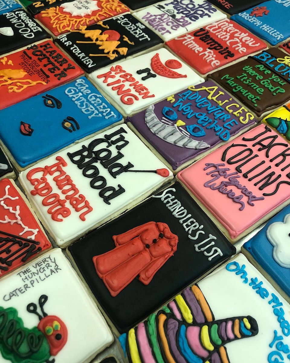 BombshellCupca's tweet photo. Just finished my favorite cookie set of ALL TIME! Who’s your fave? #sugarcookies https://t.co/nRZShudpTk