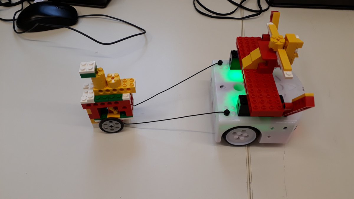 GenRob_Deutsch's tweet photo. Schaut mal, was unsere Kunden mit Thymio und #Lego machen 😀 #Thymio kann in einer visuellen Programmiersprachen programmiert werden, aber auch in Scratch und Python.

Wenn ihr mehr über Thymio erfahren wollt 
👉 https://t.co/TmCplKPKi3

#robotik #mint #digitalebildung https://t.co/kLY0wHzOss
