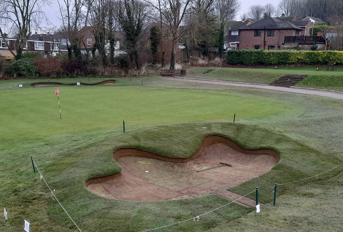 DunstableGolf's tweet photo. Another greenside #bunker rebuilt at the fourth π #dunstabledowns #golfcoursemaintenance #winter #project #downland #jamesbraid @DuraBunker https://t.co/Xj6ukc4Jq1