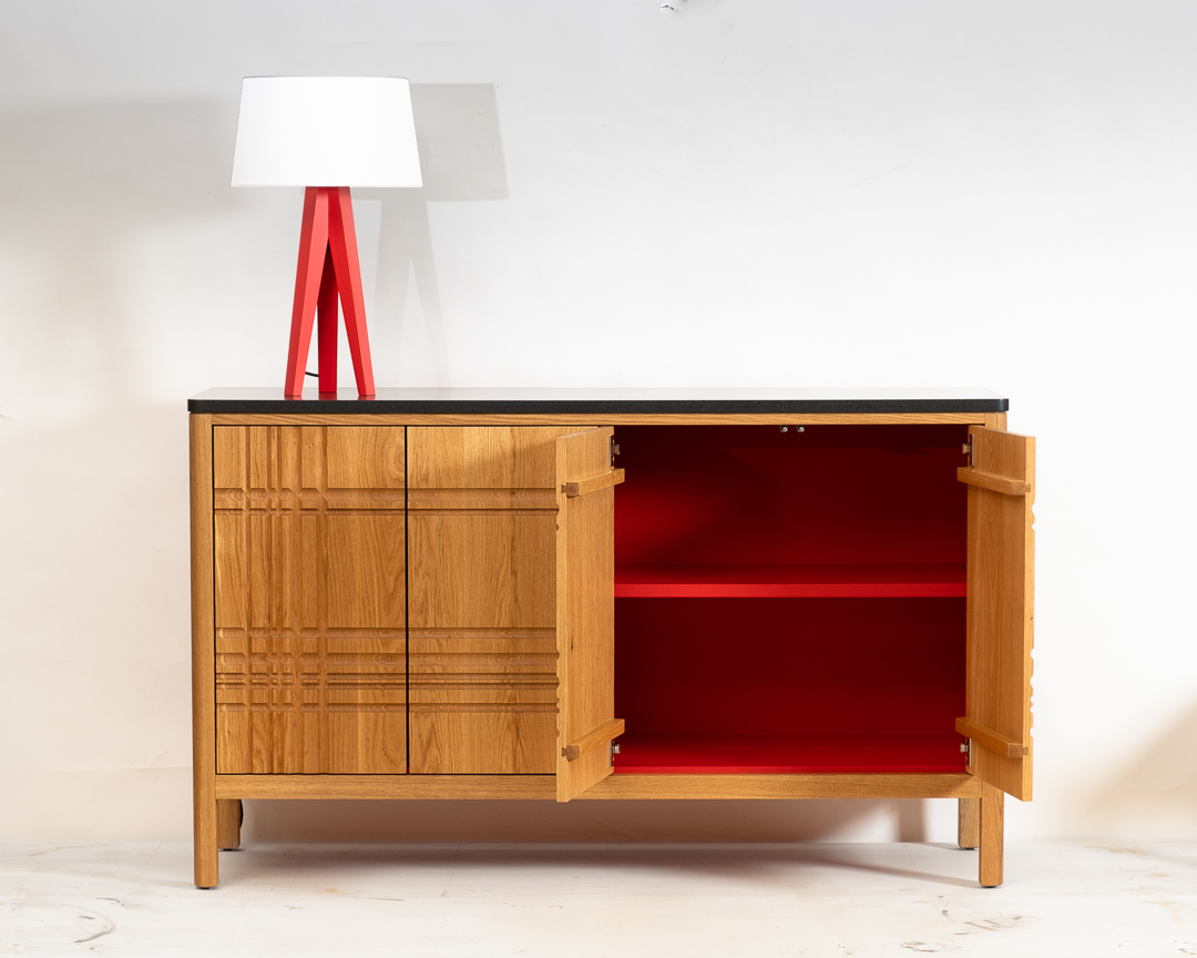 SolarFurniture's tweet photo. Last project of the year: white oak sideboard with grooved doors and vibrant red interior, plus a set of table and floor lamps in matching red lacquer. Everform solid-surface top. 60"w x 18"d x 46"h.

#oneofakind #customfurniture https://t.co/iy03nAgXpx