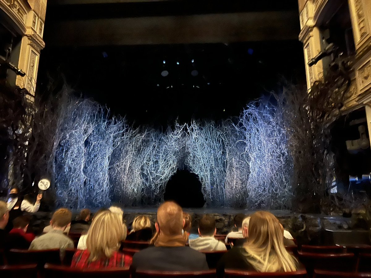 KirstiR's tweet photo. So excited to be seeing The Ocean at the End of the Lane by @neilhimself with my mum and sister for Xmas. Can’t wait to introduce them to this magical world. #covidsafe #wealltestednegative #camefromMichiganforthis #DukeofYorks #theatre https://t.co/z02Fz91etx