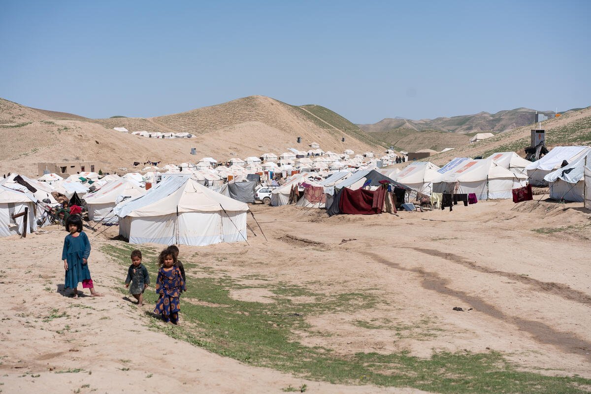 andrewmorley0's tweet photo. Girls &amp; boys we support in #Afghanistan tell us every day about enduring hunger and dire needs facing their country. We urge #UNSC to adopt a 1988 humanitarian exception to facilitate rapid scale-up of the humanitarian response. No efforts must be spared. https://t.co/0CoAPQJs0c https://t.co/qlDUJPNLWS