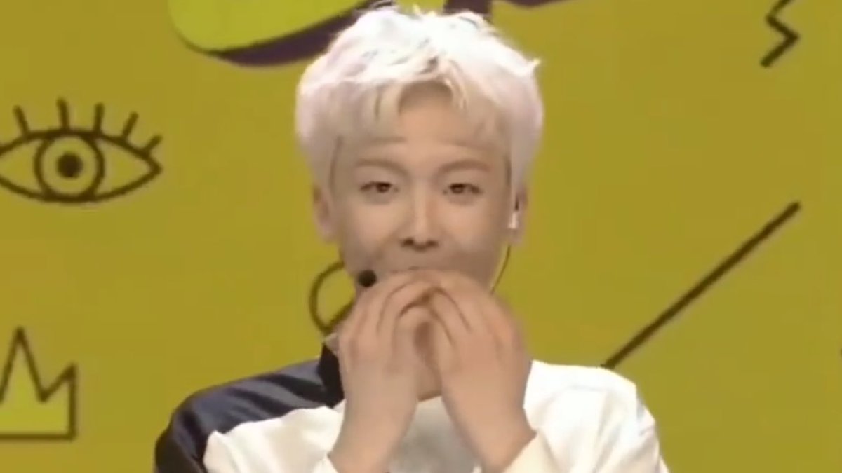 intokmj's tweet photo. someone save sanha. 😭😂 https://t.co/ECXBp5B4ks
