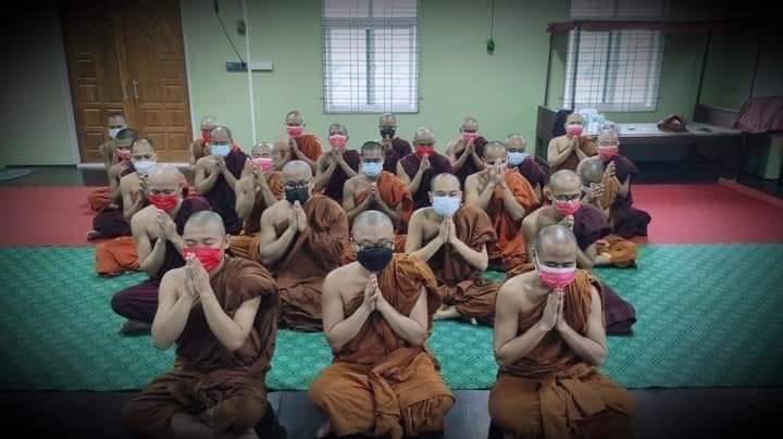 ActivistLittle's tweet photo. Anti-coup revolutionary domestic strike by Mandalay's Monks Union as usual. 🪧

#Dec22Coup #HelpMyanmarIDPs
#WhatsHappeningInMyanmar https://t.co/M8RzKd9VOf