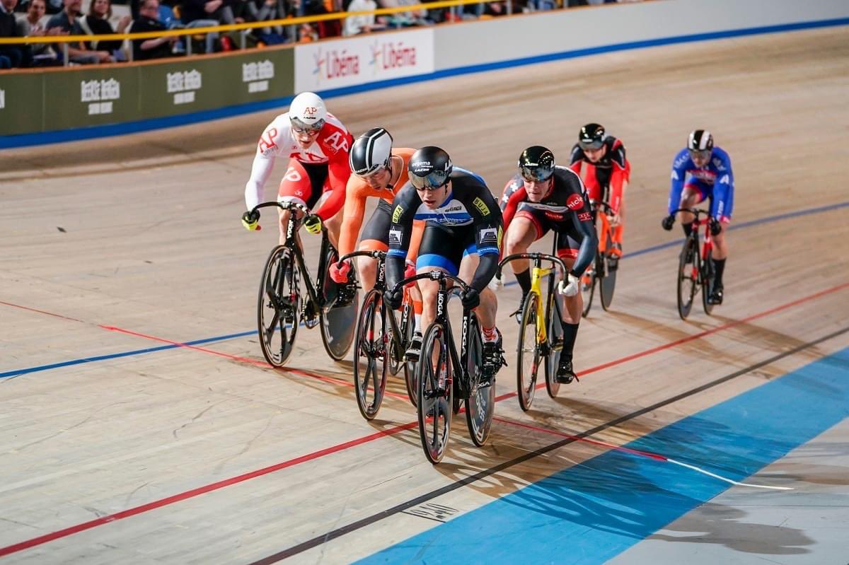 nkbaan's tweet photo. KNWU NK Baanwielrennen krijgt groen licht. Het KNWU NK Baanwielrennen mag onder strikte voorwaarden en met een aangepast programma van 27-29 december in Omnisport Apeldoorn worden verreden. https://t.co/2qNJzycLqh https://t.co/fDHpP4mVkd