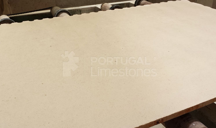 PortLimestones's tweet image. Portuguese limestone supply in Russia. This is a great market for Portuguese limestone, check it all @ bit.ly/3FwKxzS #portugalimestones #mocacream #moleanos #limestonesupply #limestonecladding #russia #limestonesupplyrussia