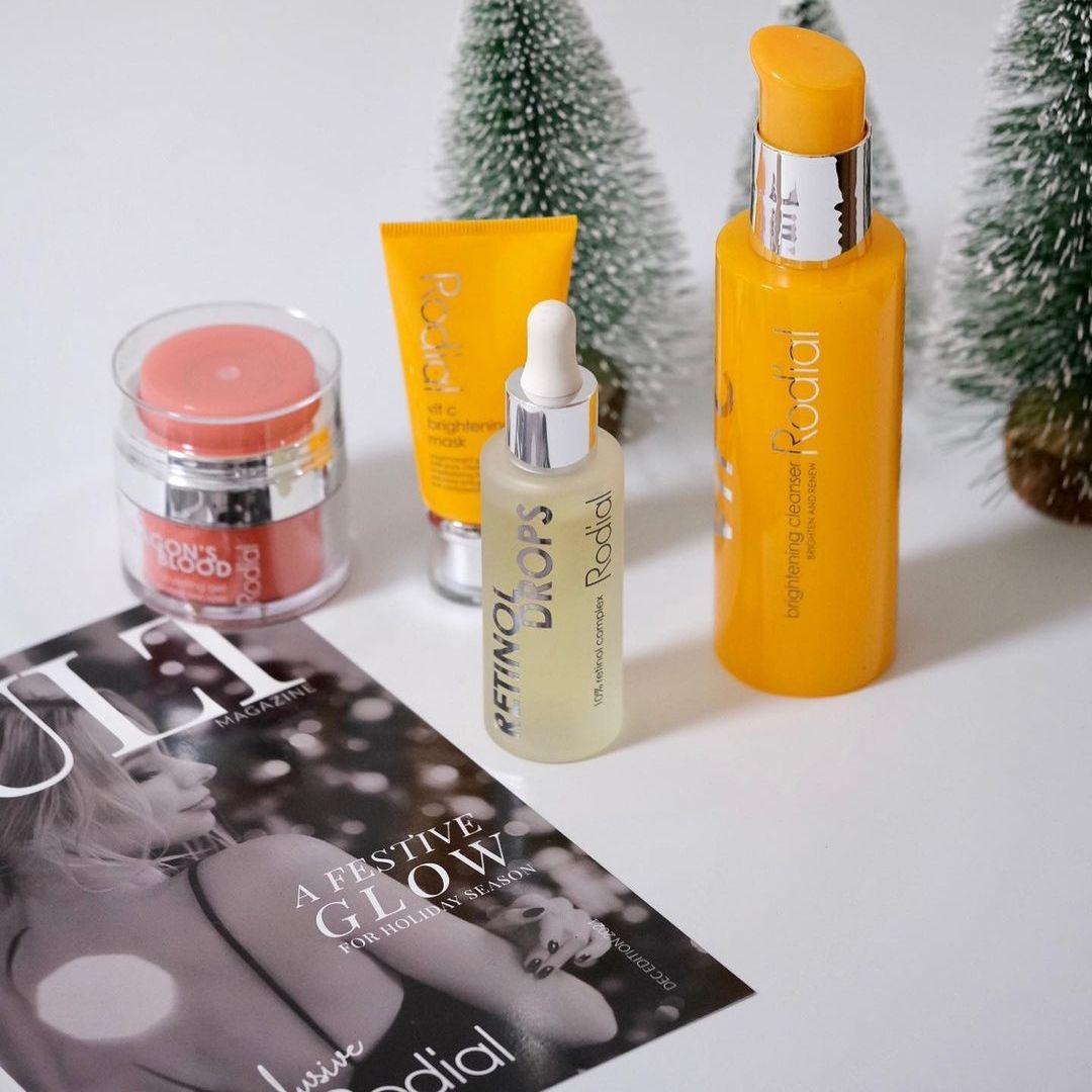 cohorted's tweet photo. Swipe for sparkle ✨✨
📷 box shots @beautyglow_edit
.
.
.
#Cohorted #CohortedxRodial #CohortedBox #CohortedBeauty #CohortedBeautyBox https://t.co/PzPygzLp18