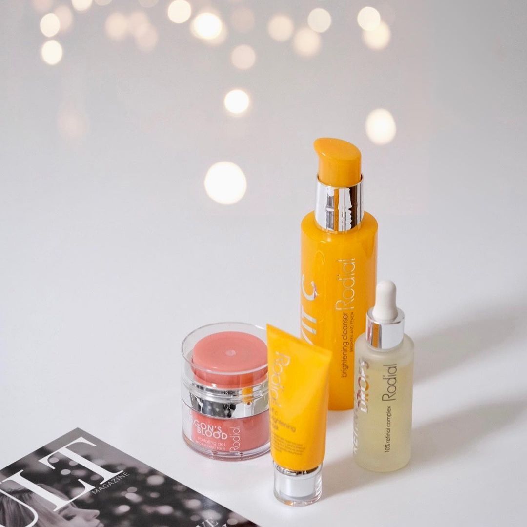 cohorted's tweet photo. Swipe for sparkle ✨✨
📷 box shots @beautyglow_edit
.
.
.
#Cohorted #CohortedxRodial #CohortedBox #CohortedBeauty #CohortedBeautyBox https://t.co/PzPygzLp18