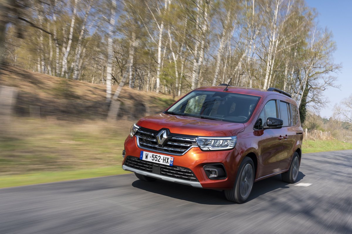 RenaultGroupDE's tweet photo. Großes #Fahrerassistenz-Programm. Der neue #RenaultKANGOO hat ab Werk #Spurhalteassistent, #Notbremsassistent mit Fußgängererkennung und Müdigkeitswarner an Bord. Hinzu kommen Sicherheitsabstand-Warner und Toter-Winkel-Assistent. Mehr https://t.co/zkLRVZrXaX https://t.co/QiAlrN7AGd