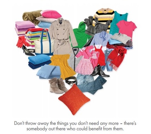 MerseysideRWA's tweet photo. Having a pre-Christmas clothes clear out? 20,000 tonnes of textiles goes to waste every year in the Liverpool City Region.
Clothing, bedding, blankets - whatever state they're in keep them out your bin! #GoRecycleRight #LoveYourClothes https://t.co/rNt0NRQc2b