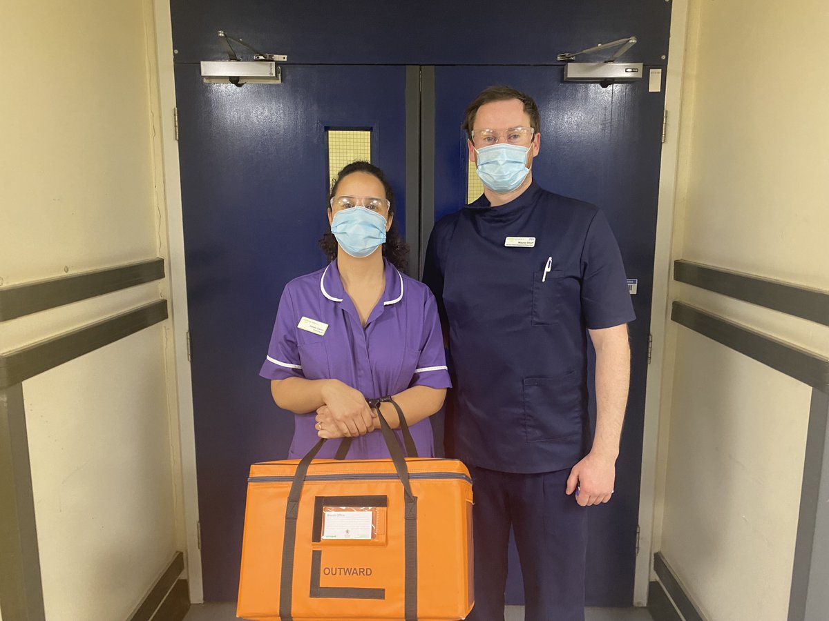 LTHPharmacy's tweet photo. Our fantastic MMPS nursing are working across @LeedsHospitals sites giving Covid boosters to our patients #WinningWinter #PatientCentred #GetBoostedNow @alyson_beckett https://t.co/WL0pdUl0tL