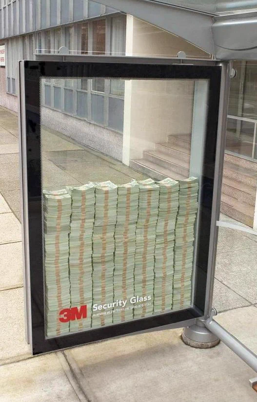 札束入れても大丈夫？防弾ガラス会社の広告www