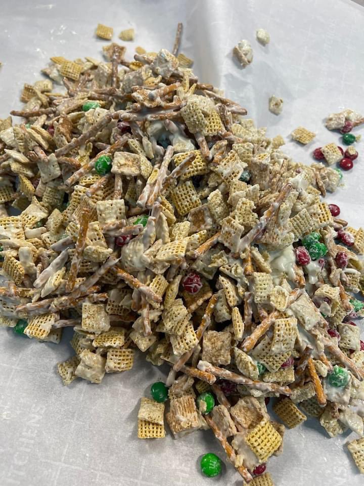 Bellamy_Rome's tweet photo. Mrs. Pogo and Ms. Muttillo’s kiddos mixing up a fun holiday treat while practicing some fractions . Looks yummy 😋 https://t.co/aSoWOROb50