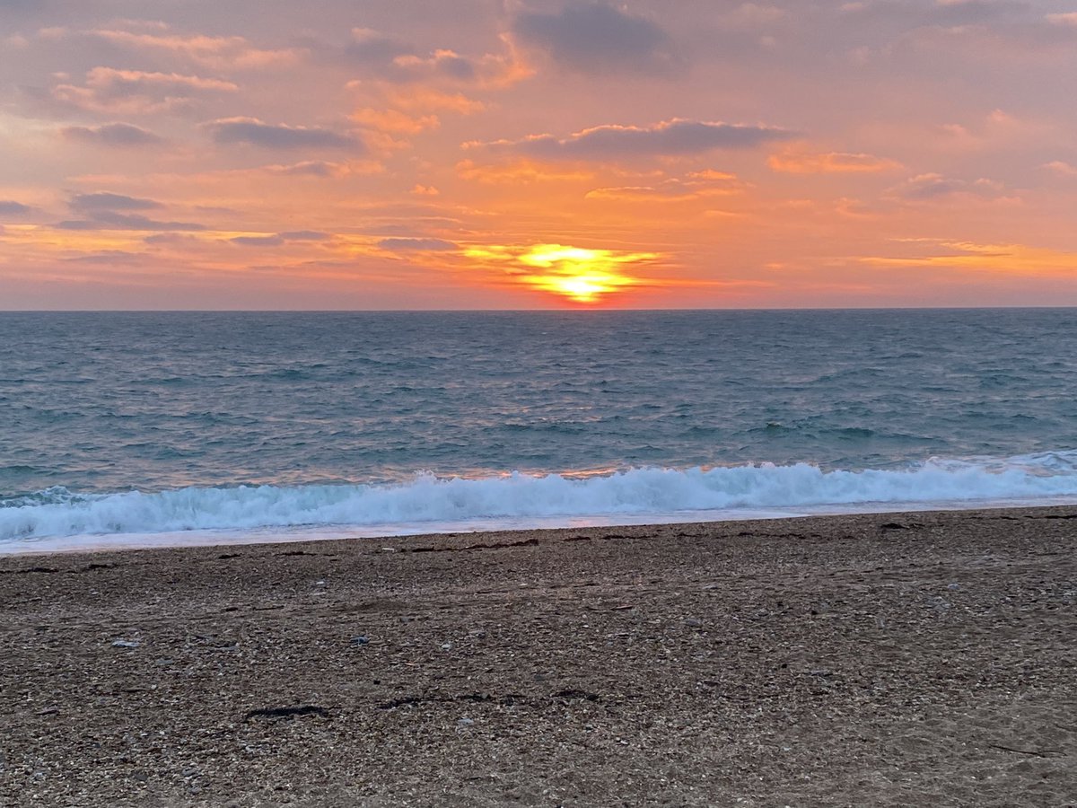 Stunning sunrise this morning #Sunrise #WednesdayMotivation #slaptonsands