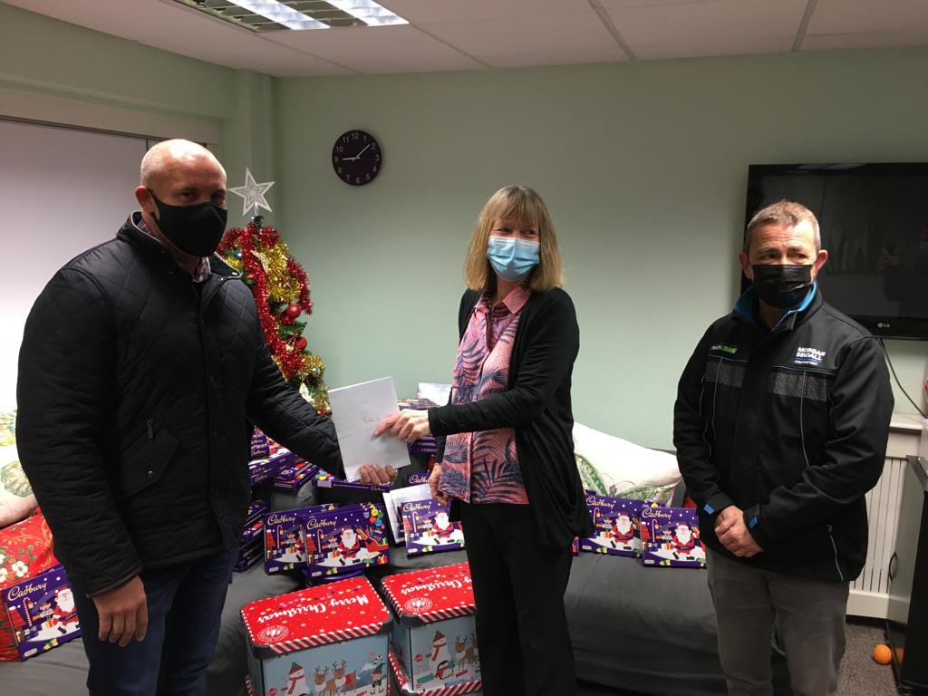 SindallHigh's tweet photo. A final Christmas trip to @actnforchildren in Barry where Tom Gent of @CASS_BARRY_UK presented four hampers and a cash donation to their crisis fund with our very own Gary. A joint donation between CASS and Morgan Sindall for a very worthy cause. 🎅@VOGCouncil @morgansindallc https://t.co/7dVJrGM9xA