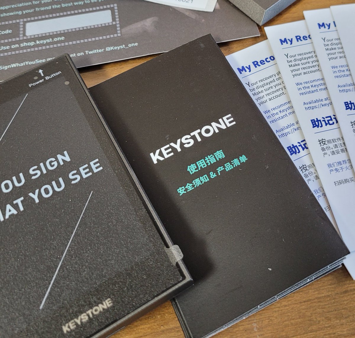 #bitcoin #keystone
드디어 거래소에 있던 비트코인을 하드월렛으로 이동🥰

✔키스톤 선택한이유
- 가장 보안성이 좋음
- 에어갭 : 그어떠한통신장치가 없음
- 키스톤프로? 에센셜? : 지문인식장치 유무
- 단점 : 가장 비쌈(약24만원)

하드월렛비교⤵️
x.com/atomicBTC/stat…