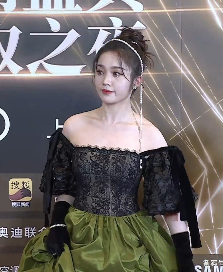 fyngallery's tweet photo. fyn in sohu fashion festival 🌃night https://t.co/0owp8qCpBK
