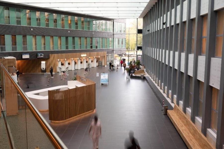 EIB's tweet photo. #Netherlands: citizens in the Dutch province of @zuid_holland can count on quality healthcare, now and in the future. The @alrijne hospital group is taking out a loan to upgrade and expand its medical and long-term care services👉https://t.co/8vjdy7HYkd https://t.co/46PvjiML1U