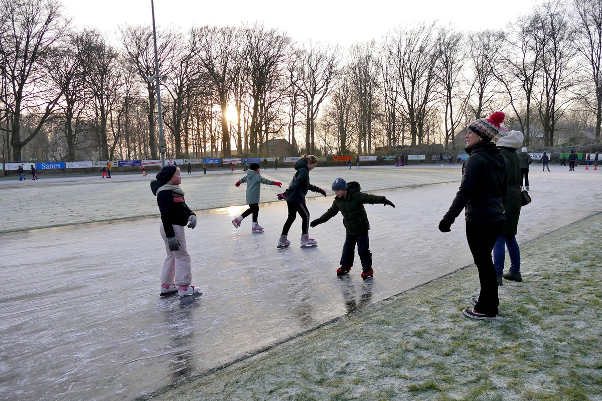 natuurijswijzer's tweet photo. En toen kon het toch weer (even): schaatsen bij de #Doornscheijsclub; dankzij knap (nachtelijk) werk van de ijsmeesters (Alleen voor leden tot 17 jaar) https://t.co/jILXrAXQMT