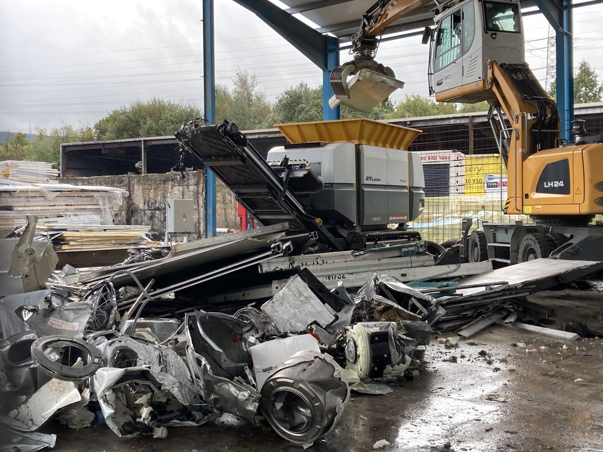 The ZR can tackle even ‘unshreddable’ materials! 👀

This two-shaft pre-shredder can process everything from metals and LDAs, to C&amp;D waste, wood and more.

bit.ly/3GML7K4

#Shredder #IndustrialShredder #WasteManagement #Waste