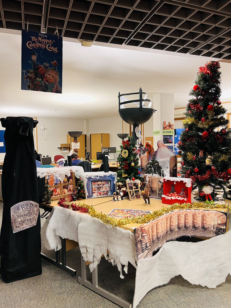 suchitra1967's tweet photo. Merry Christmas everyone from Children’s Social Care - Mid Essex 🎄@Essex_CC @ADCStweets @gayefc @GibsonGav @ECCESCA @SFBTEssex @staff_college @LouiseMcKinlay @FrontlineSW @WardellR @JackyTiotto @YvetteStanley18 @lincoln_helen @BASW_UK @alexanderkubey1 https://t.co/huSoNM2ix4