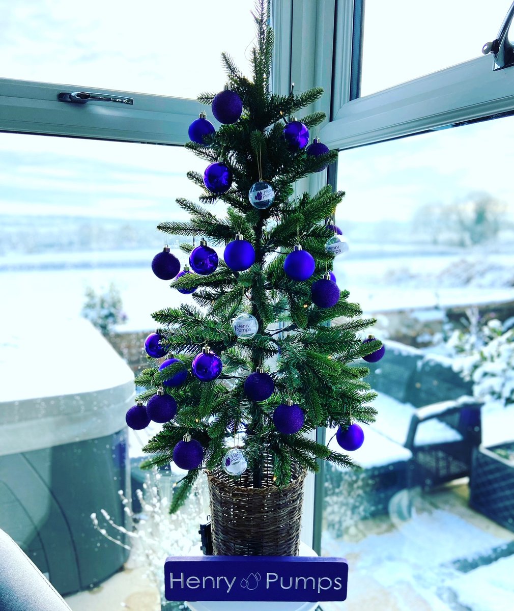 HenryPumps's tweet photo. Have a fantastic Christmas everyone.  

All the best for the New Year. https://t.co/iHSqzNbJNe